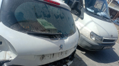 peugeot 208 bagaj kapağı dolu