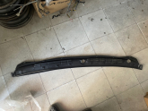Oto Çıkma Parça / Isuzu / D-Max / Oto Cam / Ön Cam Izgarası / Çıkma Parça 
