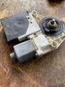 Oto Çıkma Parça / Volkswagen / Passat / Oto Cam / Cam Motoru / Çıkma Parça 