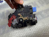Oto Çıkma Parça / Volkswagen / Golf / Kaporta & Karoser / Kapı Kilidi / Çıkma Parça 