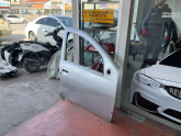 Oto Çıkma Parça / Dacia / Sandero / Kaporta & Karoser / Sağ Ön Kapı / Çıkma Parça 