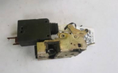 Peugeot 106 sağ arka kapı kilidi 9138 46