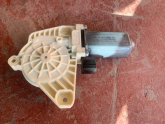 VOLKSWAGEN PASSAT SAĞ ÖN CAM MOTORU 5Q4959802