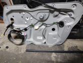 Oto Çıkma Parça / Volkswagen / Caddy / Oto Cam / Cam Krikosu / Çıkma Parça 