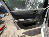 Hyundai Getz orijinal kapı döşemesi sol ön ve sağ arka kalmıstır
