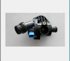 TERMOSTAT KOMPLE PASSAT 01-05 06B121111H
