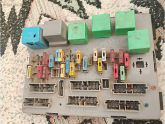 Oto Çıkma Parça / Peugeot / 405 / Elektrik / Sigorta Kutusu / Çıkma Parça 