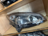 Peugeot 208 ön sağ far siyah