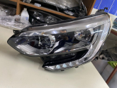 Oto Çıkma Parça / Renault / Megane / Far & Stop / Sağ Ön Far / Çıkma Parça 