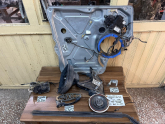 Oto Çıkma Parça / Volkswagen / Transporter / Oto Cam / Cam Krikosu / Çıkma Parça 