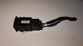 Oto Çıkma Parça / Volkswagen / Polo / Elektrik / Dörtlü Flaşör Düğmesi / Çıkma Parça 