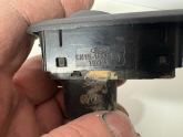 Oto Çıkma Parça / Ford / Fiesta / Oto Cam / Cam Düğmesi / Çıkma Parça 