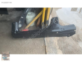 4B5809847 1998-2004 audi a6 sol marşpiyel menteşe sütunu salınca