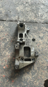 Oto Çıkma Parça / Volkswagen / Passat / Motor / Takozu & Kulağı / Çıkma Parça 