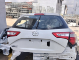 2017 Toyota Yaris beyaz bagaj kapağı