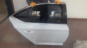Skoda süper b3 sag arka kapı dolu beyaz