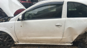 Opel Corsa c tek kapı sol ön dolu araçtan sökme