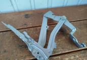 Peugeot 3008 Sol Kaput Menteşesi