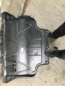 Oto Çıkma Parça / Volkswagen / Golf / Motor / Alt Muhafaza / Çıkma Parça 