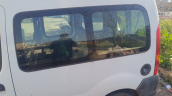 Renault kangoo arka yan cam