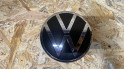 VOLKSWAGEN GOLF ÖN AMBLEM PANJUR ARMASI 5H0853601
