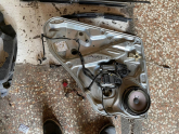VOLKSWAGEN PASSAT SOL ARKA KAPI CAM KRİKOSU 98-04 MODEL
