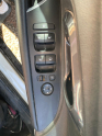 HYUNDAİ BAYON SOL ÖN CAM AÇMA DÜĞMESİ