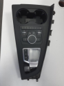 8W1864261C AUDİ A4 ORTA KONSOL