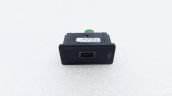 760035222  ORJİNAL ÖN USB GİRİŞİ TOUAREG 2018