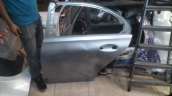 MERCEDES C SERİSİ W206 KASA GRİ SOL ARKA KAPI ORJINAL