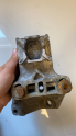 1J0199117Q vw bora golf 1.6 şanzıman kulağı bağlantı braketi