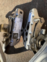 MERCEDES C SERİSİ W206 KASA SAĞ SOL MOTOR KAPUT MENTEŞESİ ORJINAL