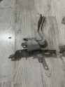 RENAULT CLİO 4 SAG SOL KAPUT MENTEŞESİ 64135726R