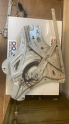 82480-2Y330 hyundai ix35 10 -15 ön sağ kapı cam krikosu ve panosu