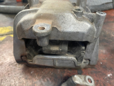 Oto Çıkma Parça / Volkswagen / Caddy / Motor / Takozu & Kulağı / Çıkma Parça 