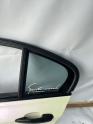 43R-001735 BMW F30 3 Serisi sol arka kapı 18 kelebek cam camı