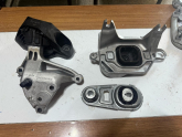 Oto Çıkma Parça / Renault / Megane / Motor / Takozu & Kulağı / Çıkma Parça 