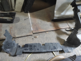 LAND ROWER EVOQUE RADYATÖR BREKETİ gj32-8a095-a