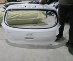 HYUNDAİ İ10 BEYAZ BAGAJ KAPAĞI ORJINAL LOKALLIK