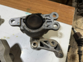 Oto Çıkma Parça / Nissan / Qashqai / Motor / Takozu & Kulağı / Çıkma Parça 