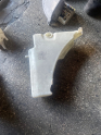 8t0955453c AUDİ A4SİLECEK SUYU BİDONU DEPOSU MOTORLAr ÜZERİNDE