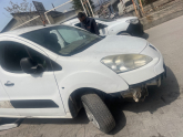 Peugeot Pakner tepe sağ ön far