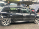 Peugeot 307 sağ ön kapı siyah