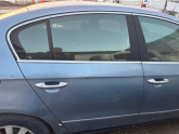 Volkswagen Passat sağ arka kapı