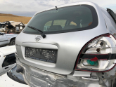 Nissan almera bagaj kapağı