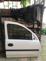 Opel combo c sağ ön kapı beyaz sökme kapı