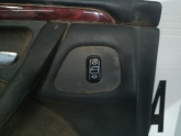 MERCEDES W210 SOL ARKA CAM DÜĞMESİ