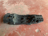VOLKSWAGEN GOLF ÖN SAĞ KAPI KOLU BRAKETİ 5N0839885H