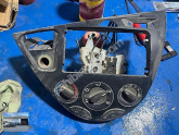 OTO CEMDEN ÇIKMA FORD FOCUS 1 KLİMA PANELİ