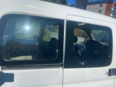 Peugeot partner sağ arka iki cam